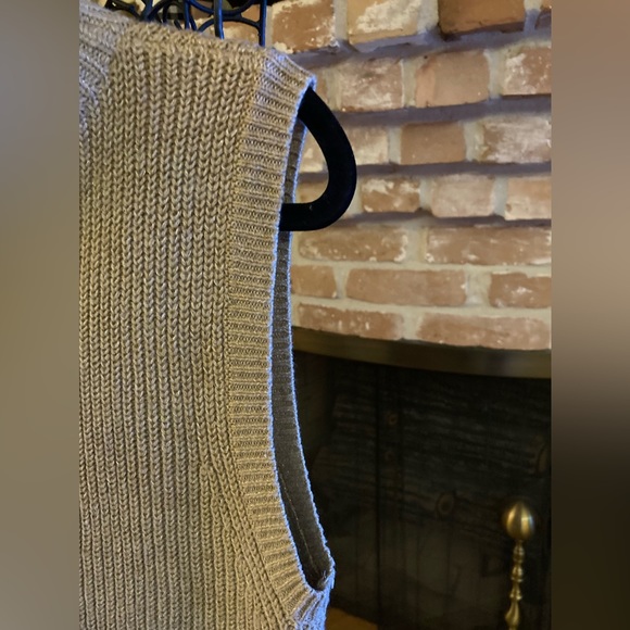 Chico’s Golden Metallic Latte Sleeveless Sweater - Picture 6 of 10